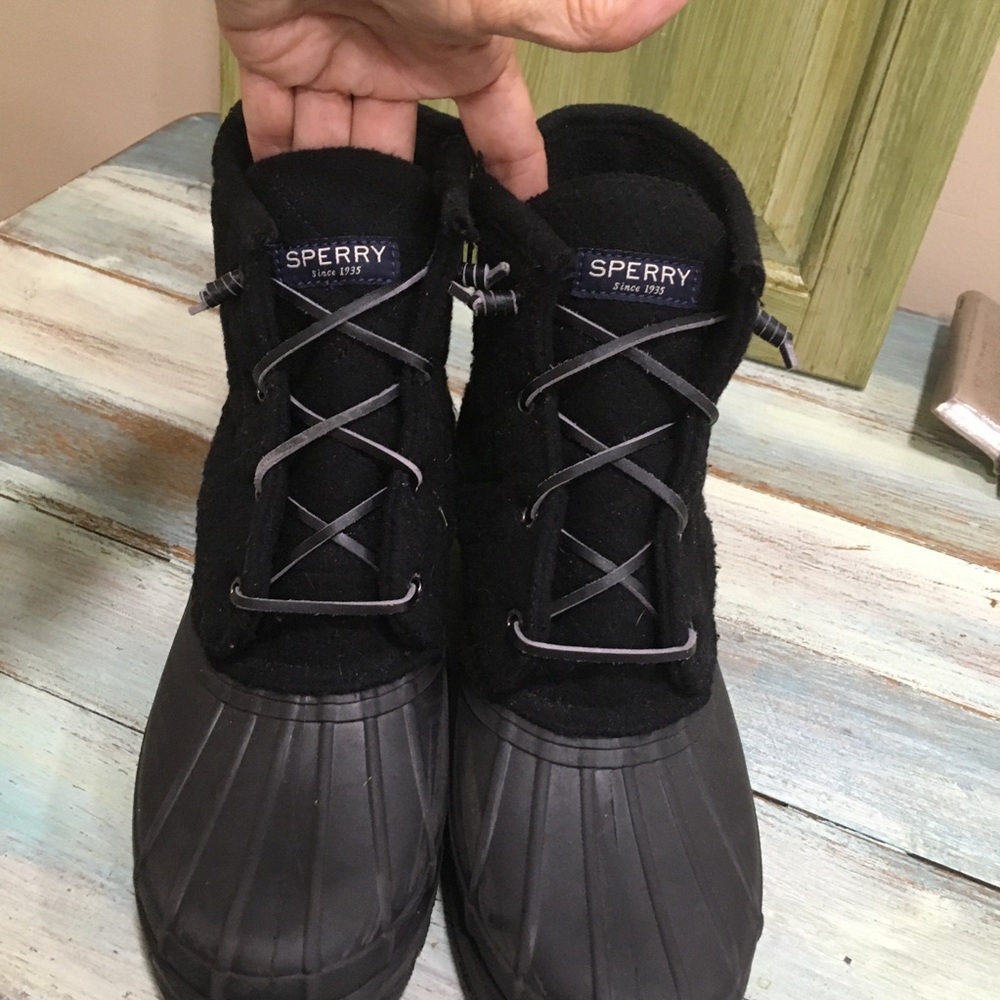 SPERRY Topsider Black Quilted Waterproof Boots SZ 10M.